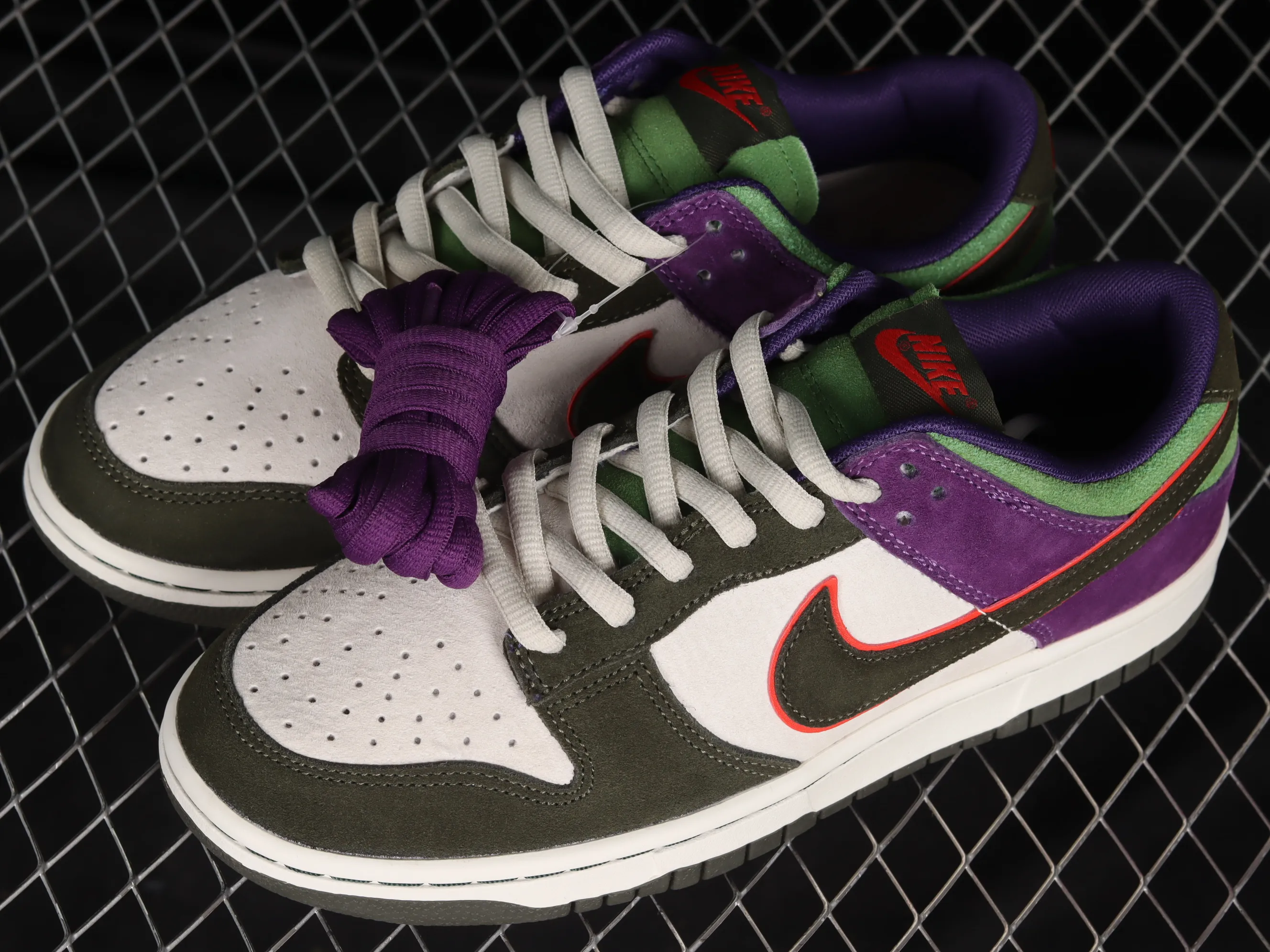 All Categories Nk SB Dunk Series Nk SB Dunk Low Low-top sneakers Otomo Katsuhiro x Nk SB Dunk Low "Steamboy OST" Otomo Katsuhiro co-branded SB low-top sports and leisure sneakers LF0039-023